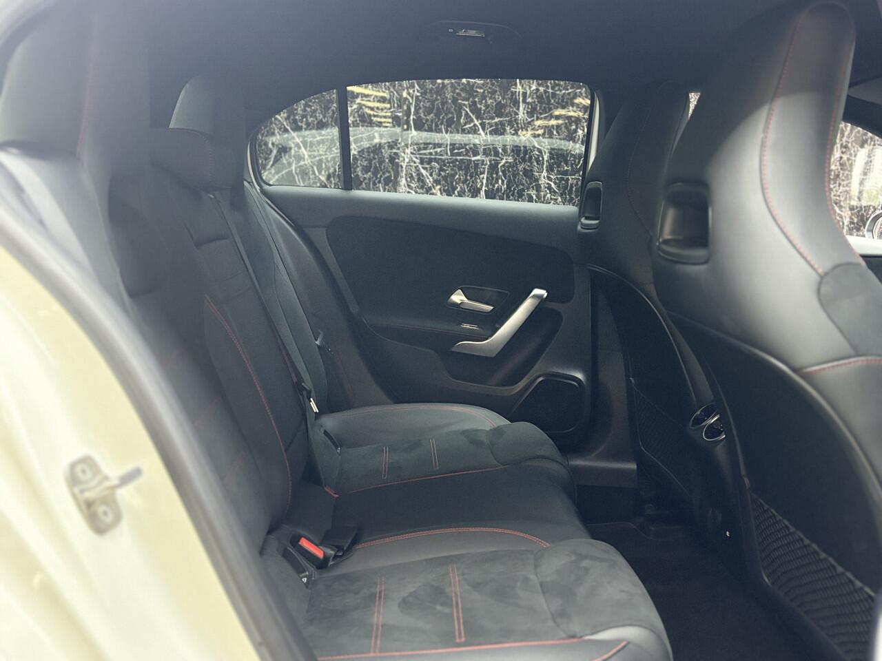 Mercedes-Benz A-KLASSE 180 AMG Line Ambilight