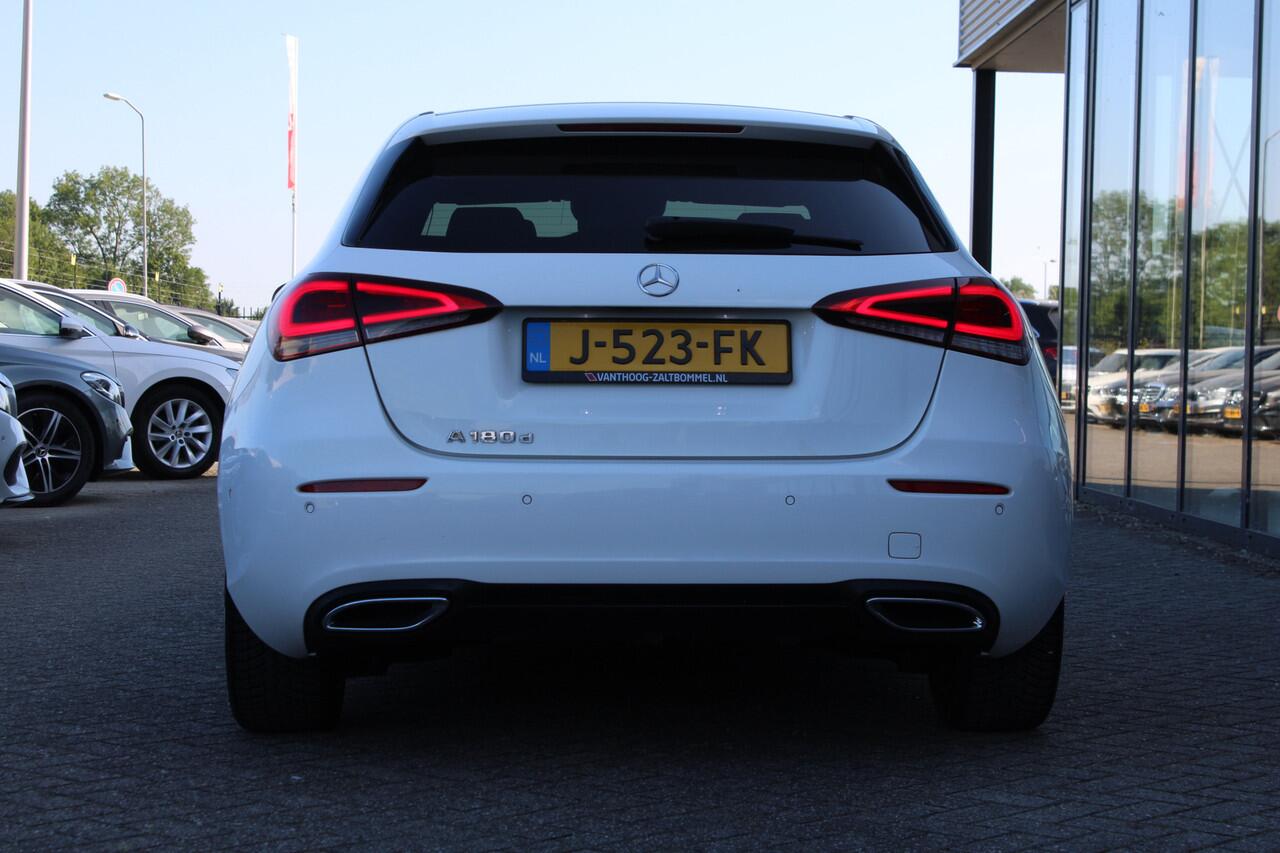 Mercedes-Benz A-KLASSE 180d AUT7 Launch Edition Premium Night LEDER WIDESCREEN CAMERA NAVI 18''