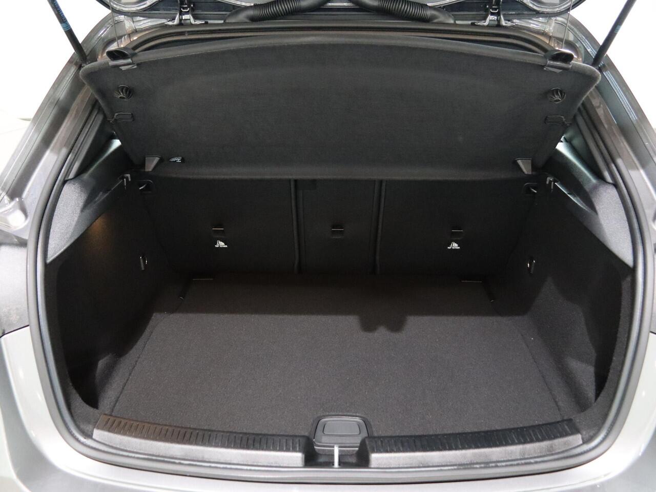 Mercedes-Benz A-KLASSE 180 Star Edition | Voorstoelen verwarmd | Achteruitrijcamera | LED-koplampen