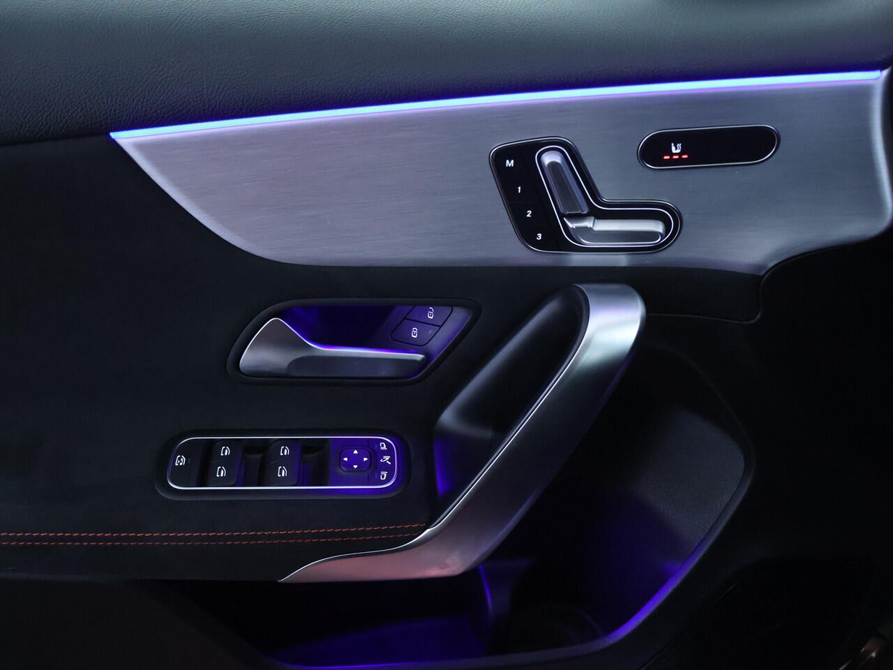 Mercedes-Benz A-KLASSE 180 Business Solution AMG | Panoramadak | Memory Pakket | Cruise Control | Inclusief 24 maanden MB Certified garantie voor Europa.