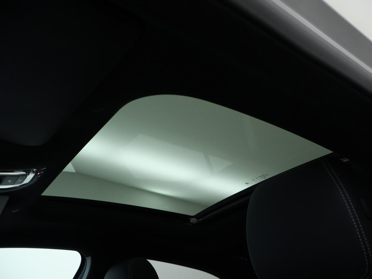 Mercedes-Benz A-KLASSE 250 e Business Solution AMG | Trekhaak | Nightpakket | Premium Plus pakket | Parkeerpakket met 360°-camera | Dodehoekassistent | KEYLESS GO-comfortpakket | Extra USB-poorten | Spiegelpakket | Head-up display |