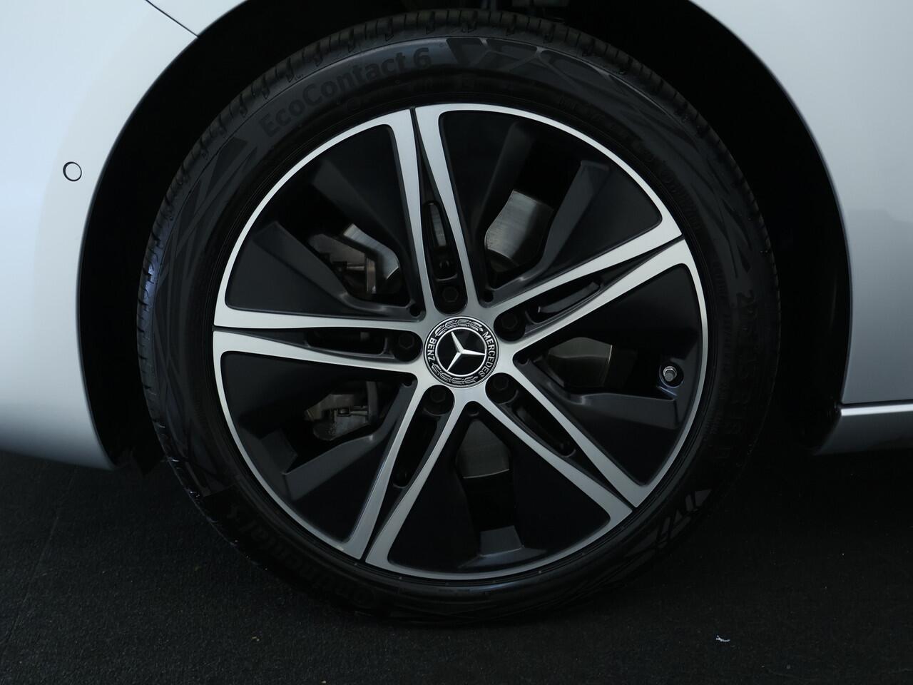 Mercedes-Benz A-KLASSE 250 e Luxury Nightpakket | Panoramaschuifdak | Burmester® Sound | 360 Gr Camera | Dode Hoek Ass | Car Play | Inclusief 24 maanden Mercedes-Benz Certified garantie voor Europa.