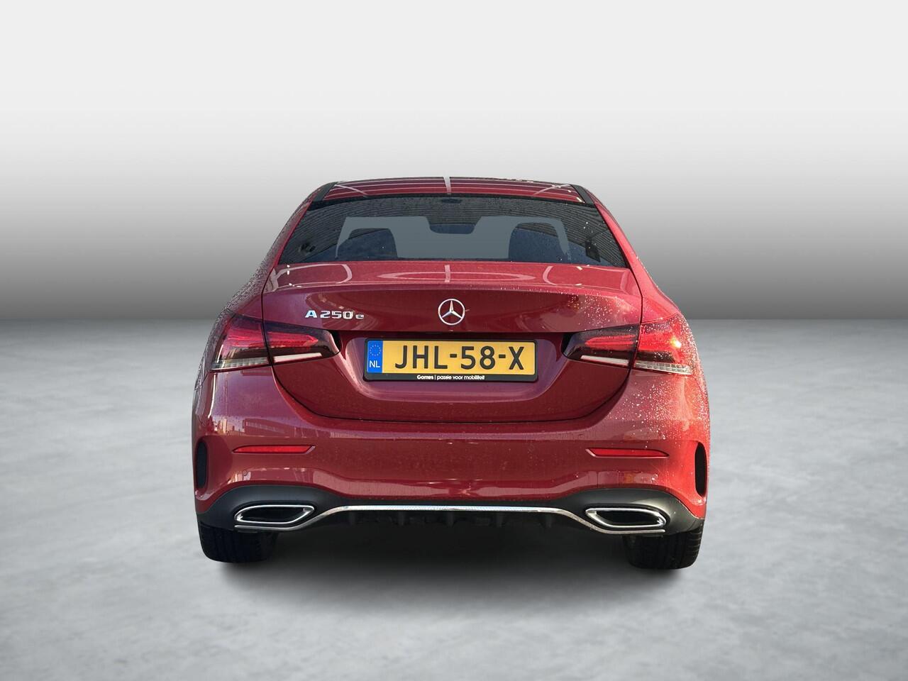 Mercedes-Benz A-KLASSE 250 e AMG Line | Head-up display | Panoramadak | Keyless Entry | Distronic | Dodehoekassistent | Stoelverwarming | 360 graden camera | Carplay