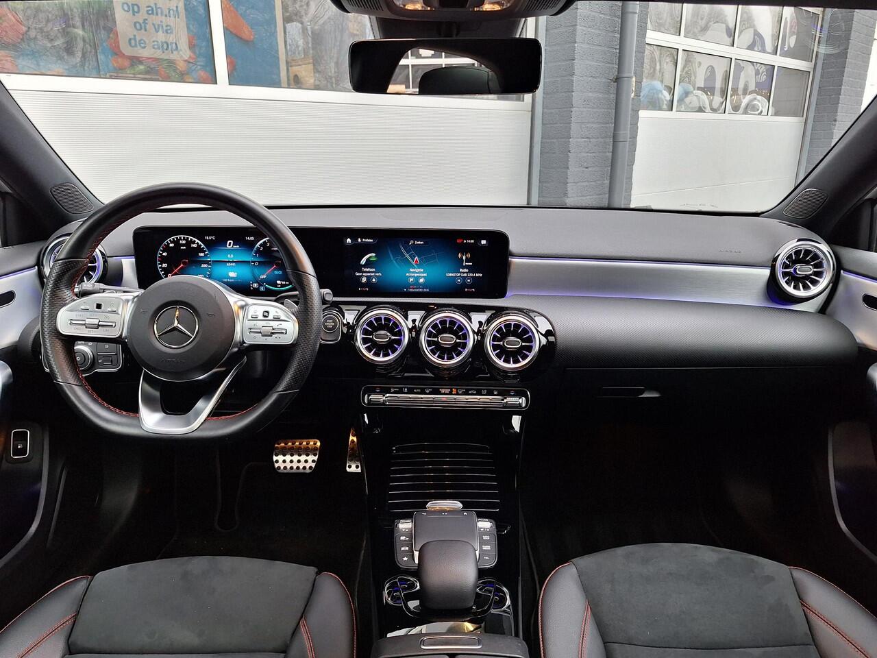 Mercedes-Benz A-KLASSE 250 e AMG Line | Panoramadak | Night pakket | Achteruitrijcamera | Sfeerverlichting | Multibeam LED | Keyless-GO