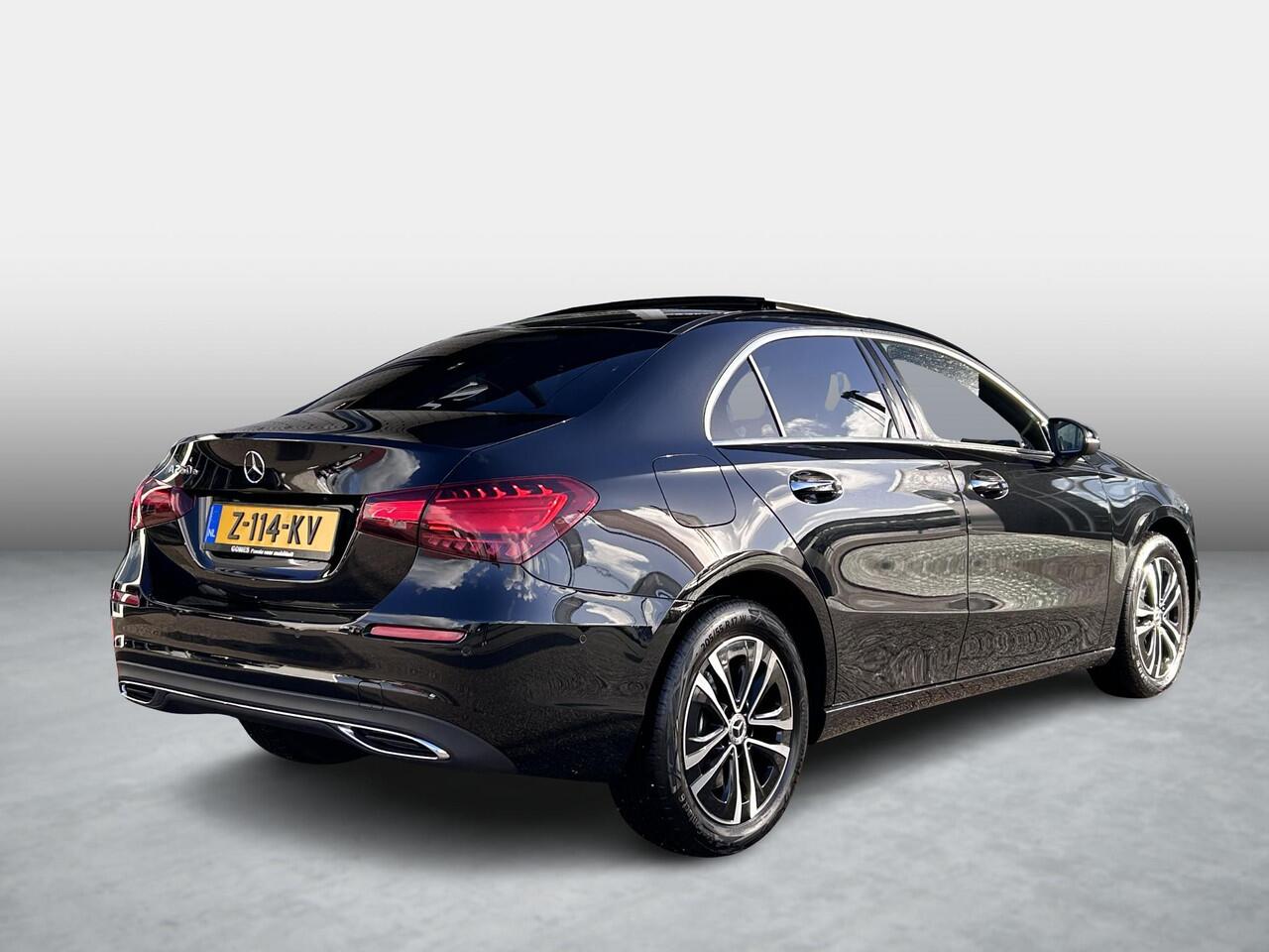 Mercedes-Benz A-KLASSE 250 e | Panoramadak | Luxury | MULTIBEAM LED Koplampen | Dodehoekassistent | Apple CarPlay | Android Auto | Sierdelen Lindehout Zwart | Privacy Glas Achter |