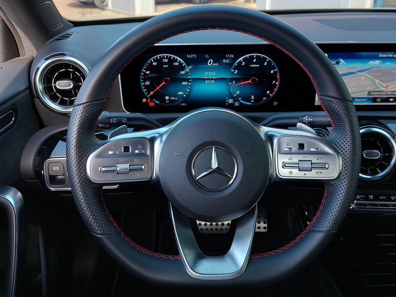 Mercedes-Benz A-KLASSE 180 136pk Automaat Business Solution AMG | Origineel NL | Navi | Apple Carplay+Android Auto | Clima | Cruise | Led Koplampen | Pdc V+A+Assist+Camera | Stoelverwarming | 18''lm