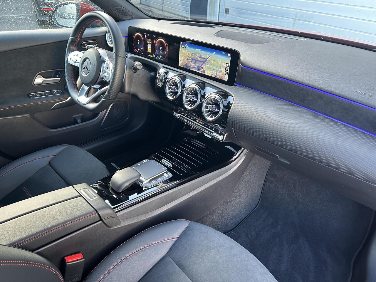 Mercedes-Benz A-KLASSE 250 e AMG Line | Head-up display | Panoramadak | Keyless Entry | Distronic | Dodehoekassistent | Stoelverwarming | 360 graden camera | Carplay