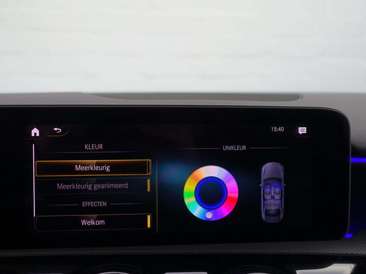 Mercedes-Benz A-KLASSE 250 AMG Premium Plus Aut- Sport Uitlaat, Panoramadak, Sfeereverlichting, Xenon Led, Stoelverwarming