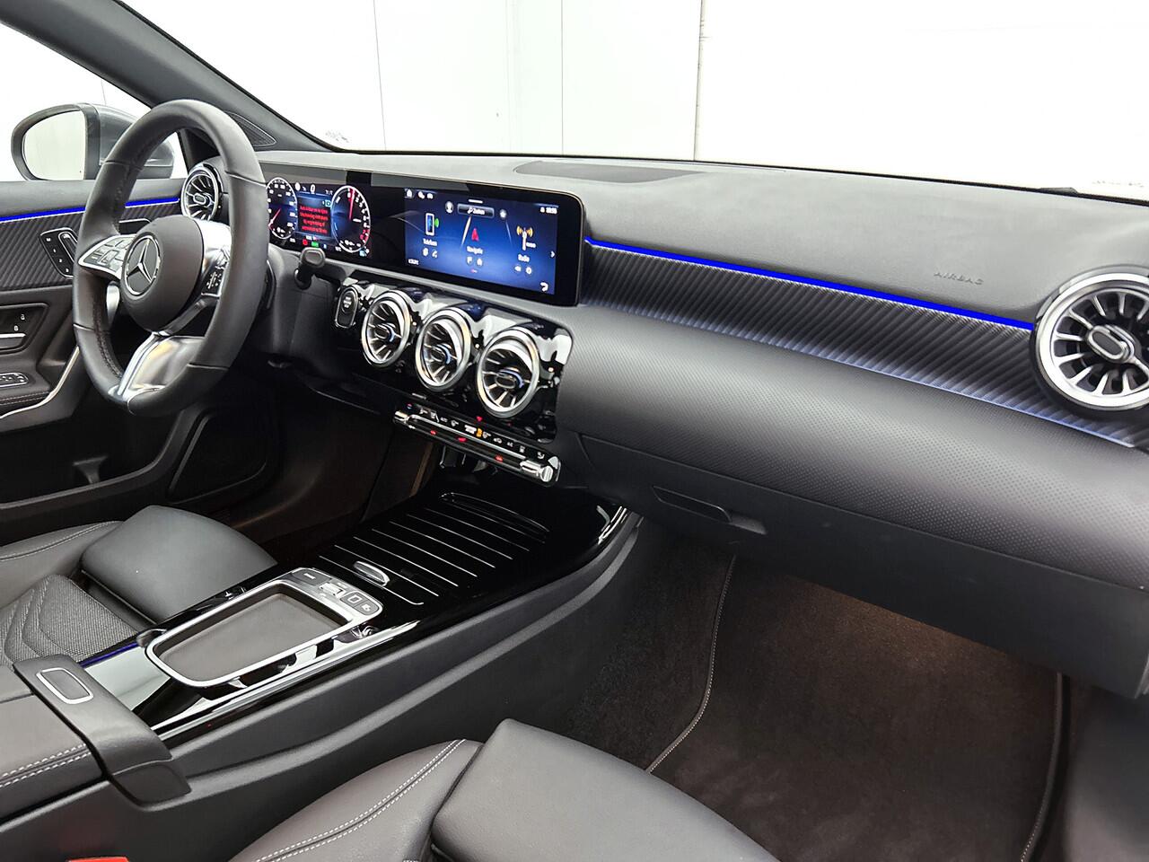 Mercedes-Benz A-KLASSE 250 e Progressive Plug-In Hybride | Panoramadak | Sfeerverlichting | Memory | Keyless Go | Stuur en Stoelverwarming. Inclusief 24 maanden Mercedes-Benz Certified garantie voor Europa.