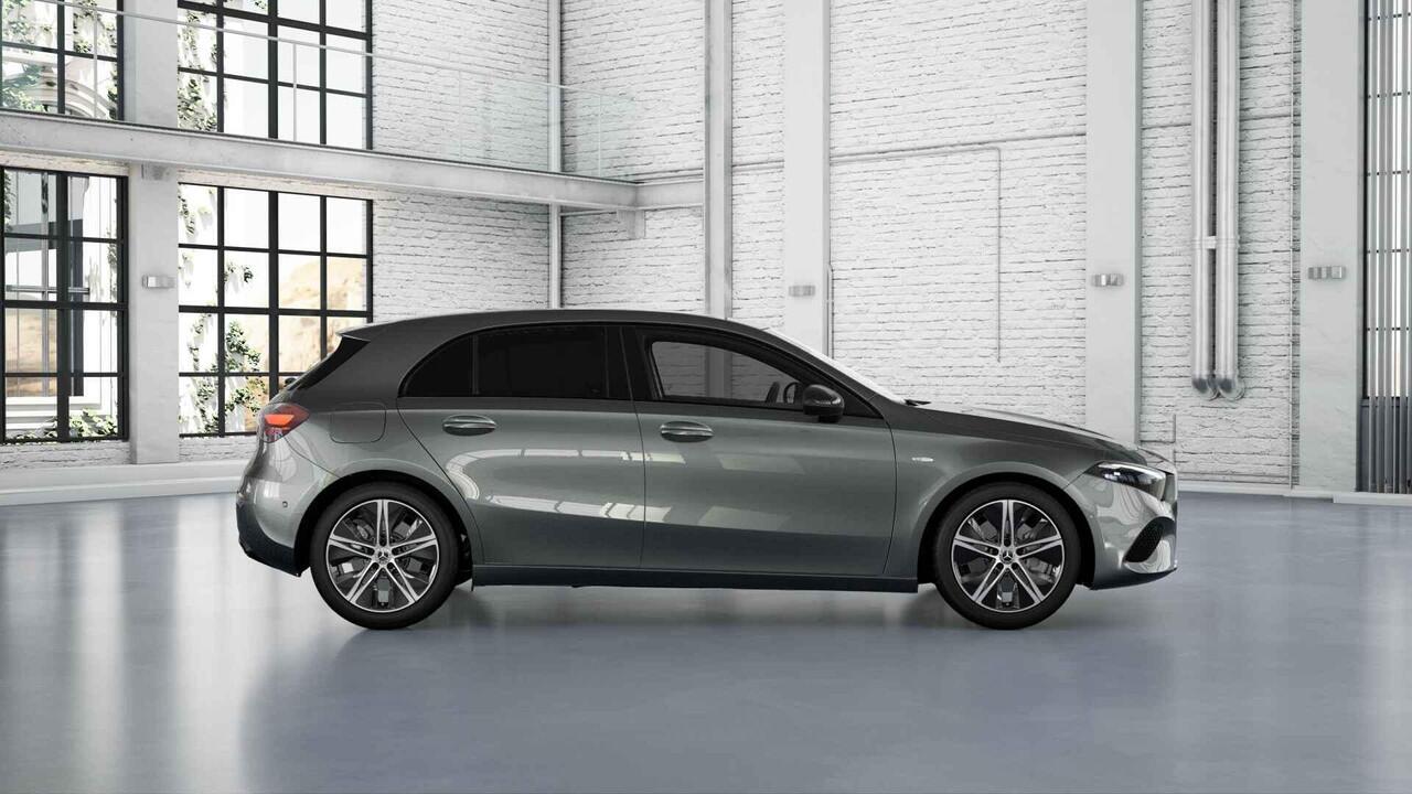 Mercedes-Benz A-KLASSE 250e Business Solution Luxury | Panoramaschuifdak | Advanced sound | Nightpakket | Dodehoekassistent | Achteruitrijcamera |