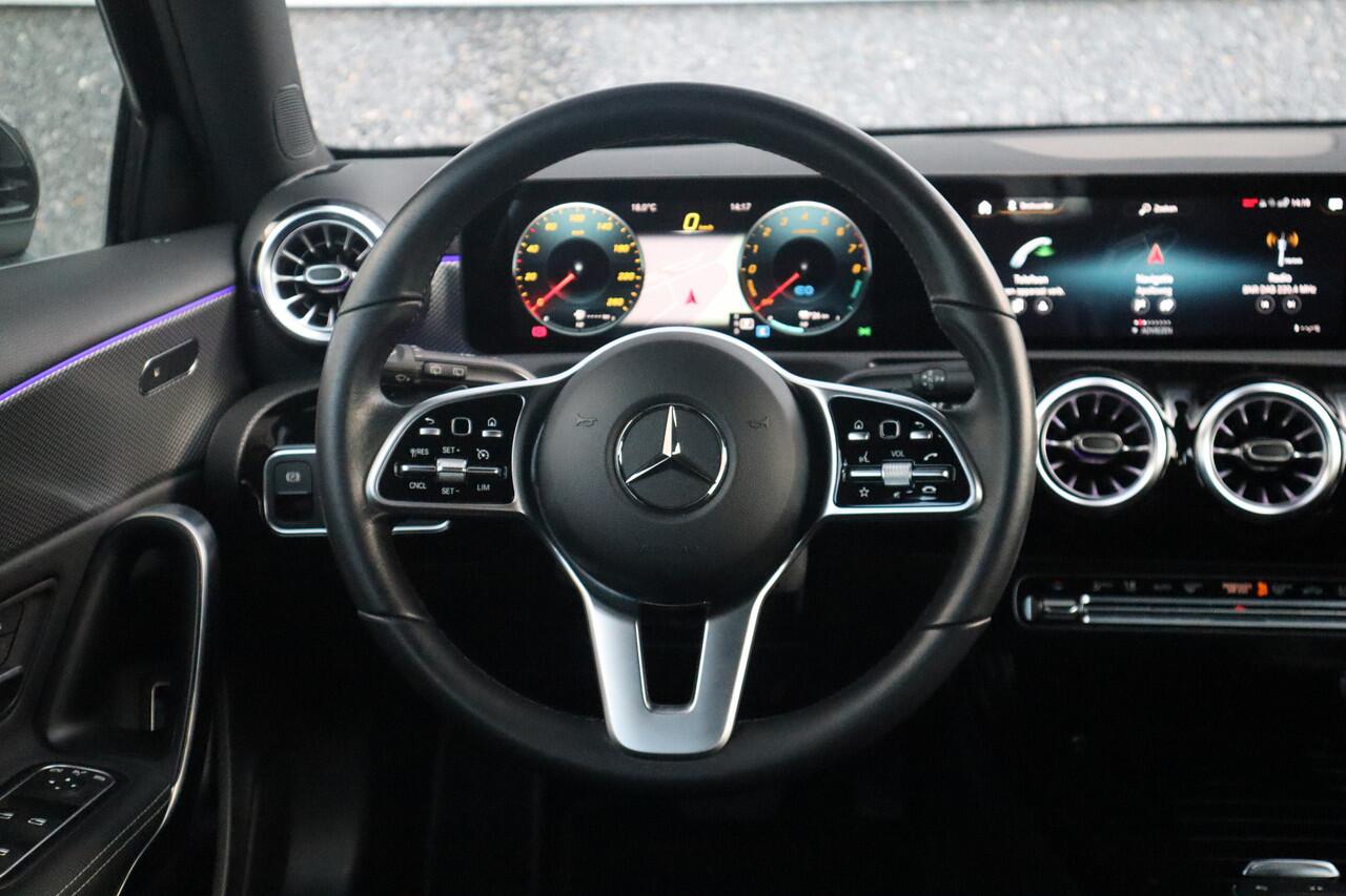 Mercedes-Benz A-KLASSE 250 e Luxury / SOH 93% / 19inch / Sfeer verlichting / Widescreen / Camera / Carplay /