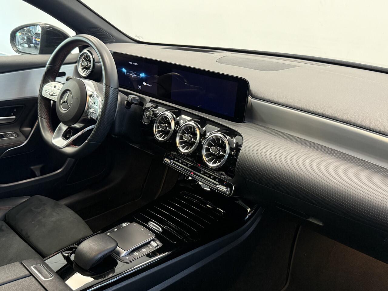 Mercedes-Benz A-KLASSE 250 e AMG Line ACC PDC 360' camera Panoramadak Head-Up 24 maanden garantie mogelijk (*vraag naar de voorwaarden)