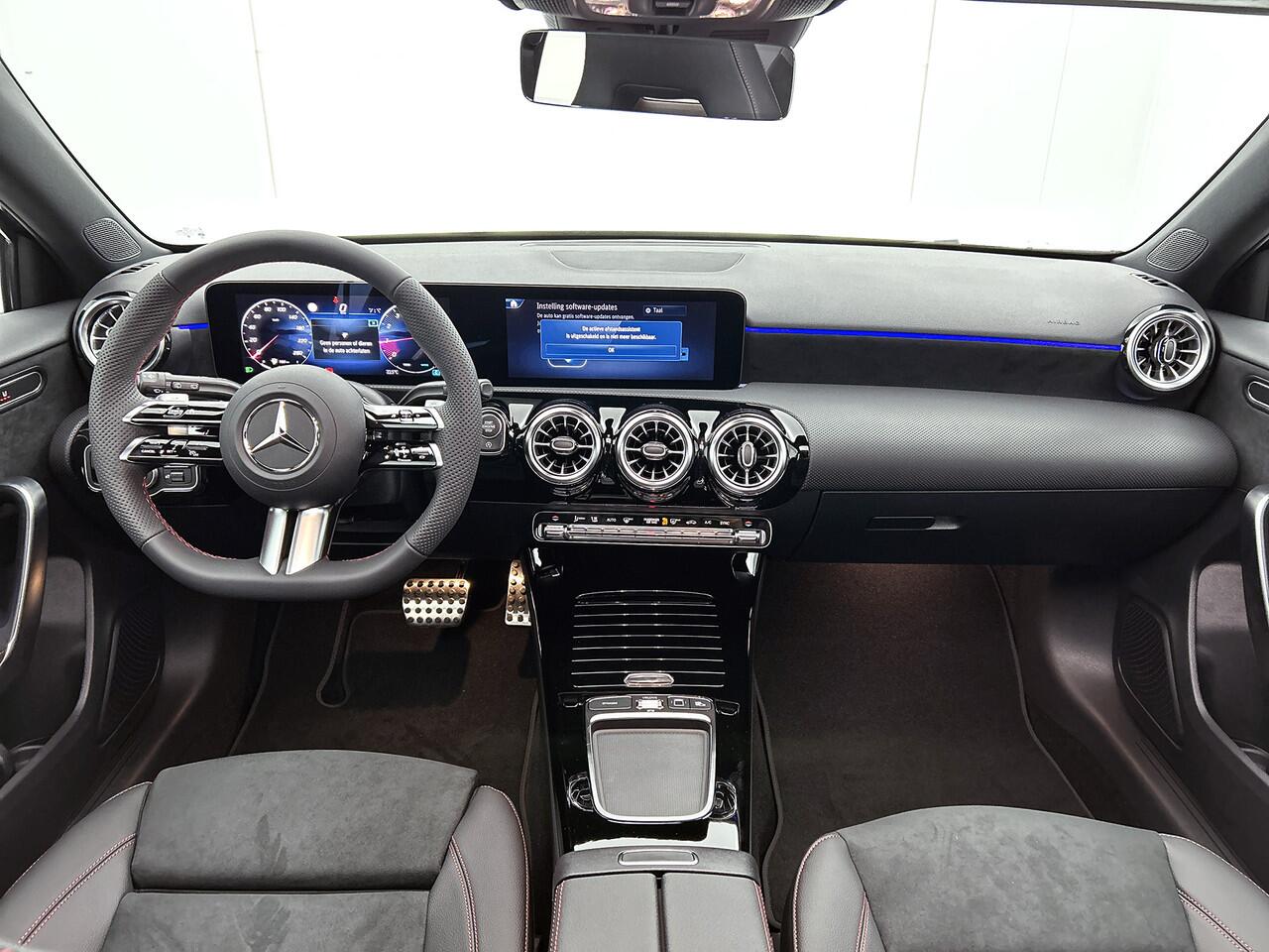 Mercedes-Benz A-KLASSE 180 Business Solution AMG | Nightpakket | Antidiefstalpakket URBAN GUARD PLUS | Panoramaschuifdak | Multibeam LED | Smartphone-integratie | Stoelverwarming voor |