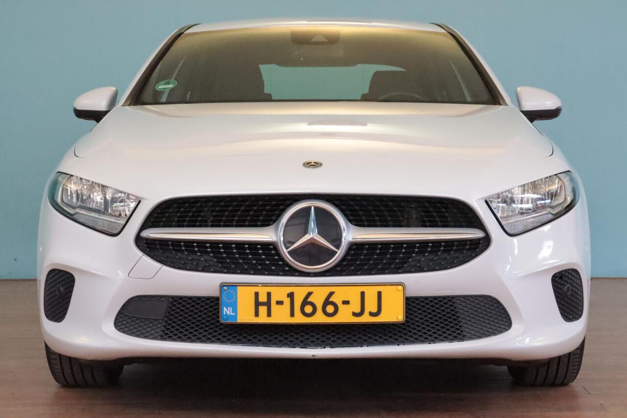 Mercedes-Benz A-KLASSE 180 Business Solution Automaat | NAVI | CLIMA | CAMERA + PDC | CRUISE | LMV |
