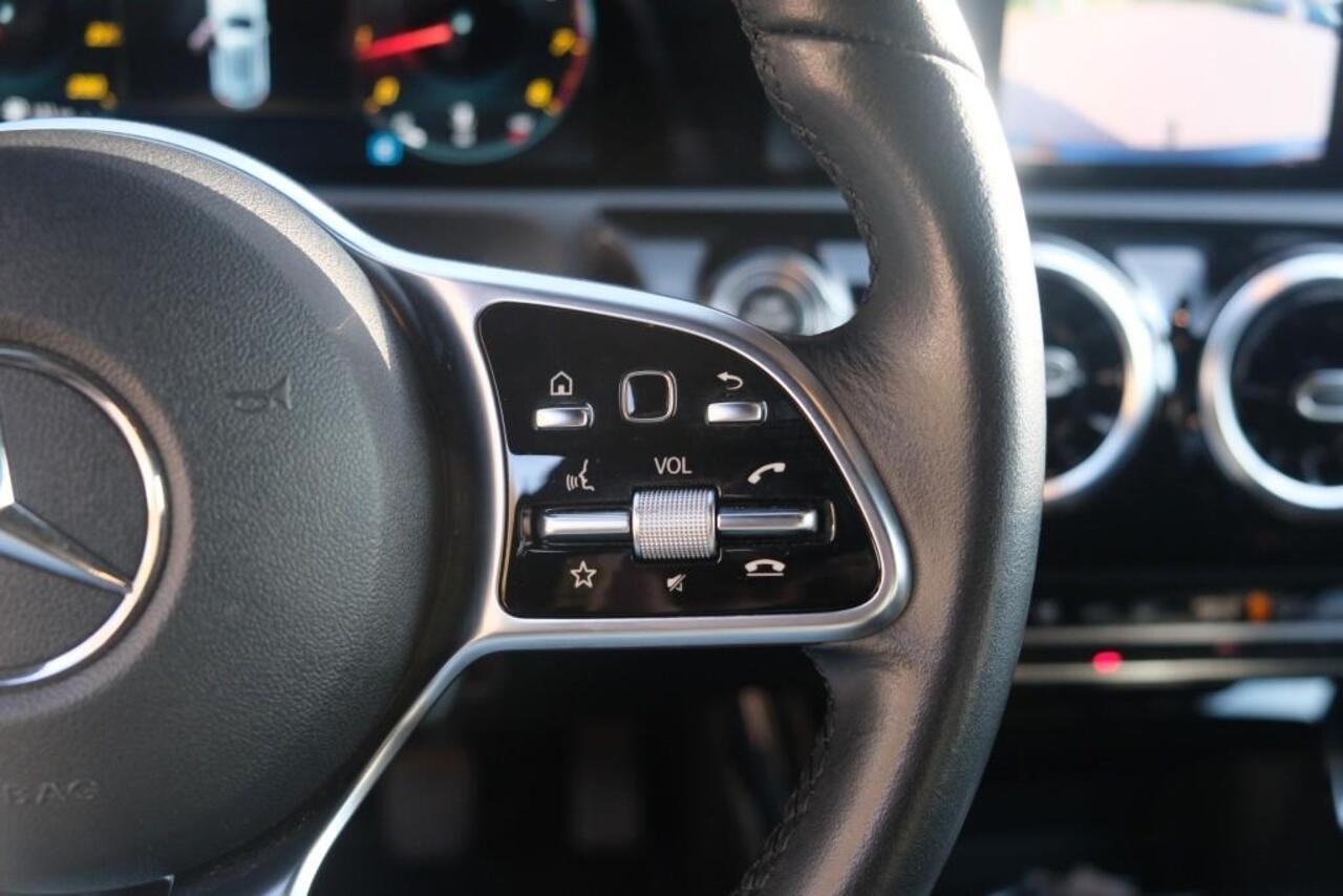 Mercedes-Benz A-KLASSE 180 136pk Business Solution | Widescreen | Climate | Cruise | Camera | Stoelverwarming | PDC