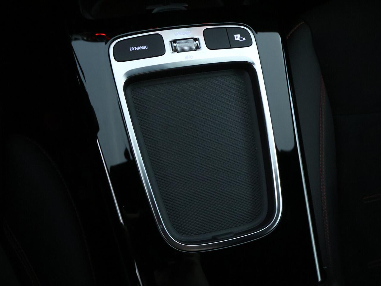 Mercedes-Benz A-KLASSE 250 e AMG plug-In Hybride | AMG Line Advanced Plus | Night Pakket | 11kW Laden | Stuur en Stoelverwarming | Inclusief 24 maanden MB Certified garantie voor Europa.