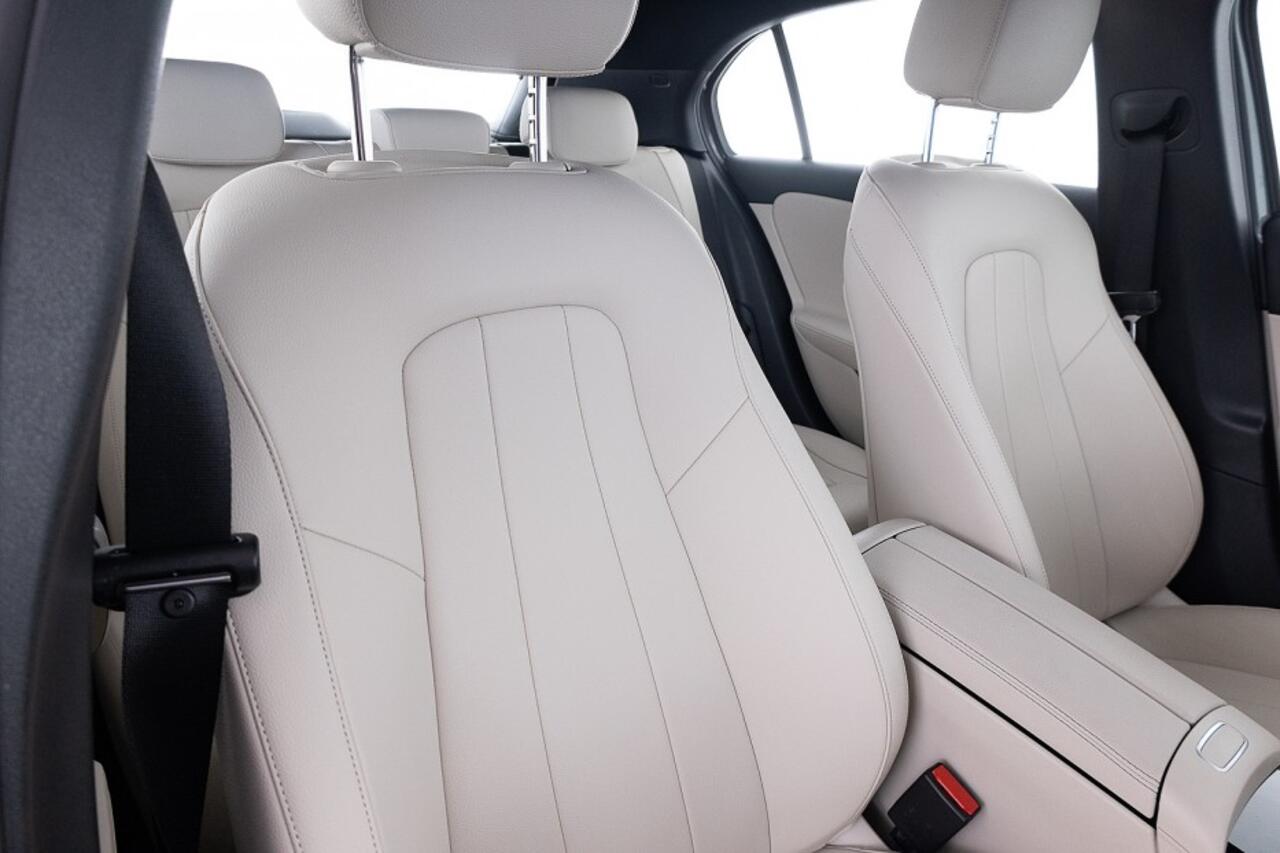 Mercedes-Benz A-KLASSE 200 Business Solution Automaat | LEDER | Full LED | NAVI