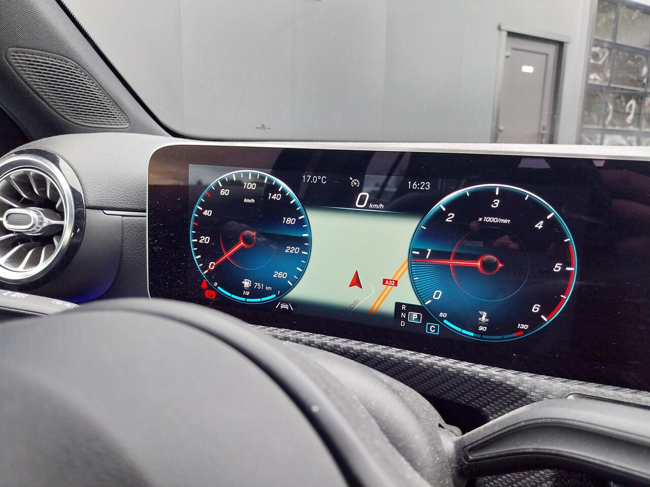 Mercedes-Benz A-KLASSE 180 d AUTOMAAT 1e EIGENAAR WIDESCREEN CAMERA PARK ASSIST HALF LEER LED NAVI CRUISE ECC