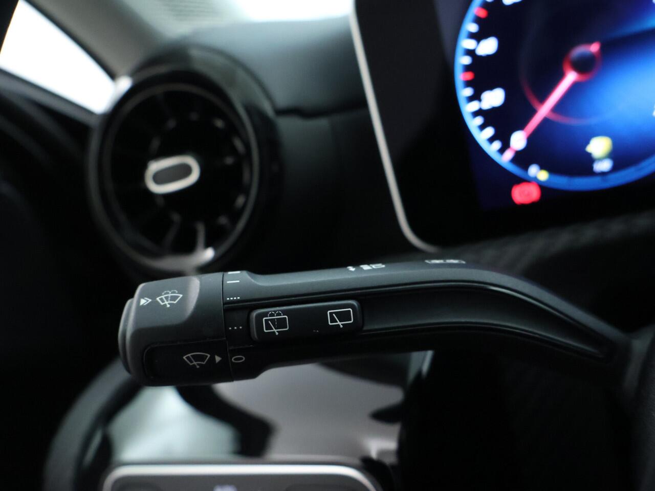 Mercedes-Benz A-KLASSE 180 Business Solution | Led koplampen | Stoelverwarming | Achteruitrijcamera | Elektrisch inklapbare buitenspiegels | Apple CarPlay. Inclusief 24 maanden MB Certified garantie voor Europa.