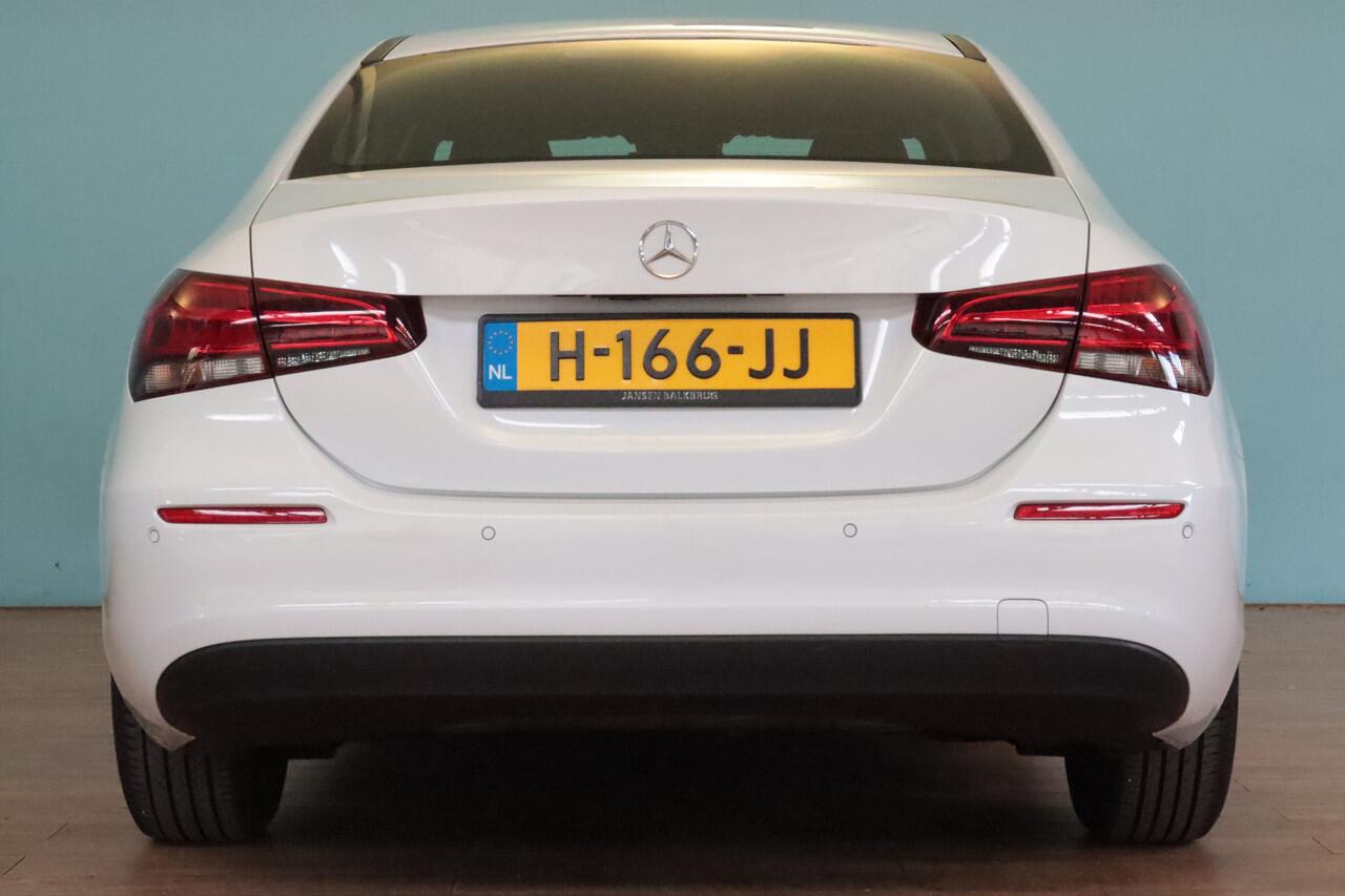 Mercedes-Benz A-KLASSE 180 Business Solution Automaat | NAVI | CLIMA | CAMERA + PDC | CRUISE | LMV |