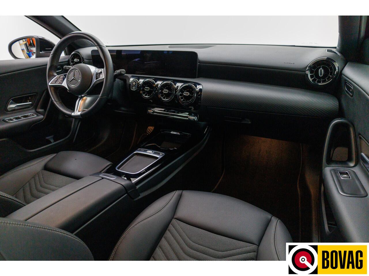 Mercedes-Benz A-KLASSE 180 Star Edition | Facelift | 1/2 Leder | Sport stoelen | Led | Cruise control | Camera | PDC V+A, Stoelverwarming
