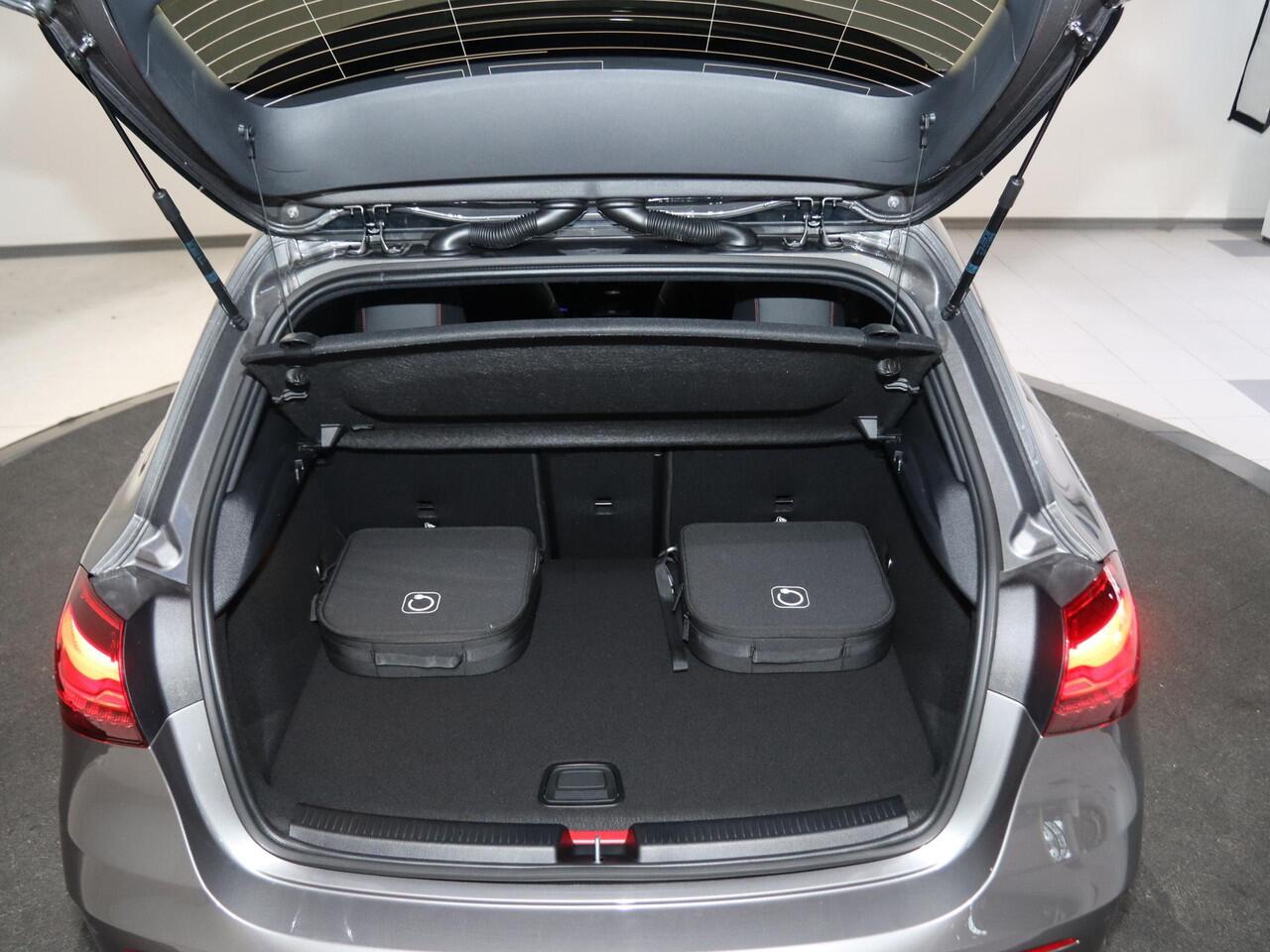 Mercedes-Benz A-KLASSE 250e Business Solution AMG | Panoramaschuifdak | Stoelverwarming | Achteruitrijcamera | MULTIBEAM LED |