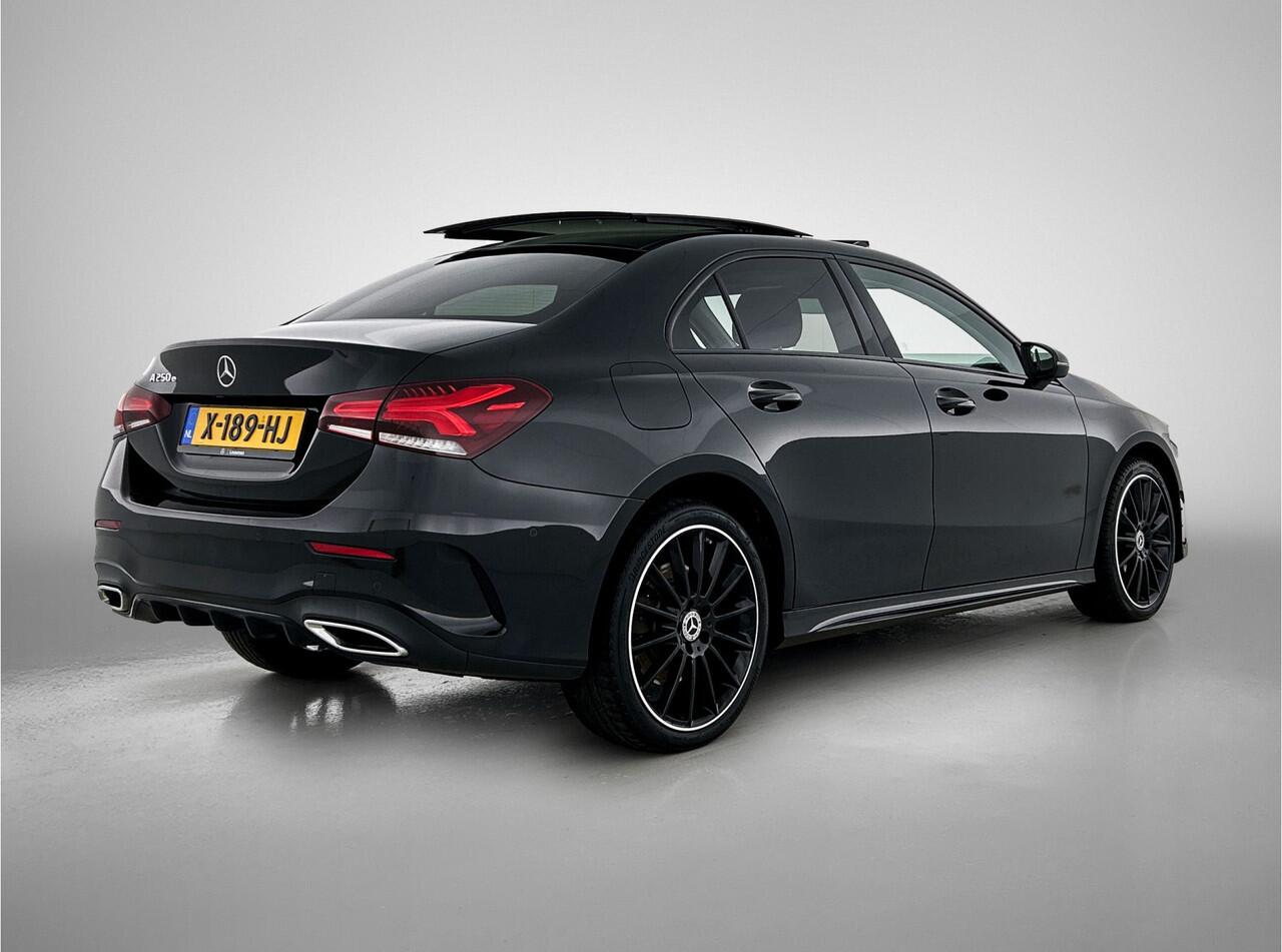 Mercedes-Benz A-KLASSE 250 e Premium Plus | Panoramadak | Achteruitrijcamera | Sfeerverlichting | Apple Carplay | Inclusief 24 maanden MB Certified garantie voor Europa.