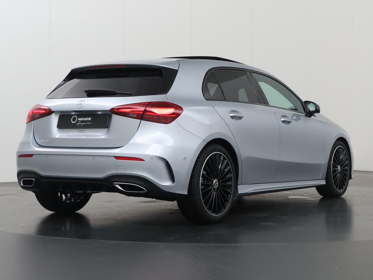 Mercedes-Benz A-KLASSE 180 Business Solution AMG | Night | Panoramaschuifdak | Head-Up | MULTIBEAM LED | Dodehoekassistent | 19 inch AMG-velgen |