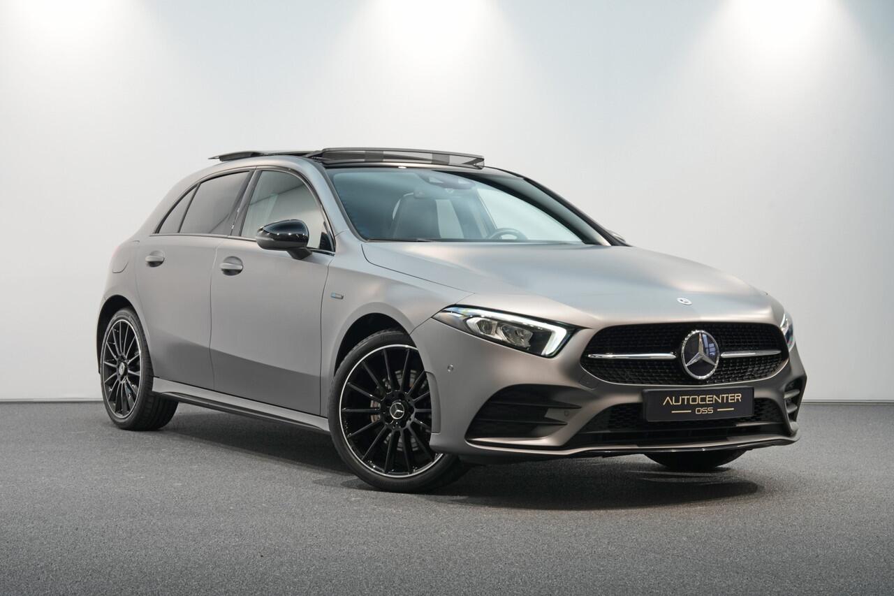 Mercedes-Benz A-KLASSE 250 e AMG MATGRIJS ? PANO ? CAMERA ? 19" ? NIGHT ? SFEER ? MBUX-HIGH END