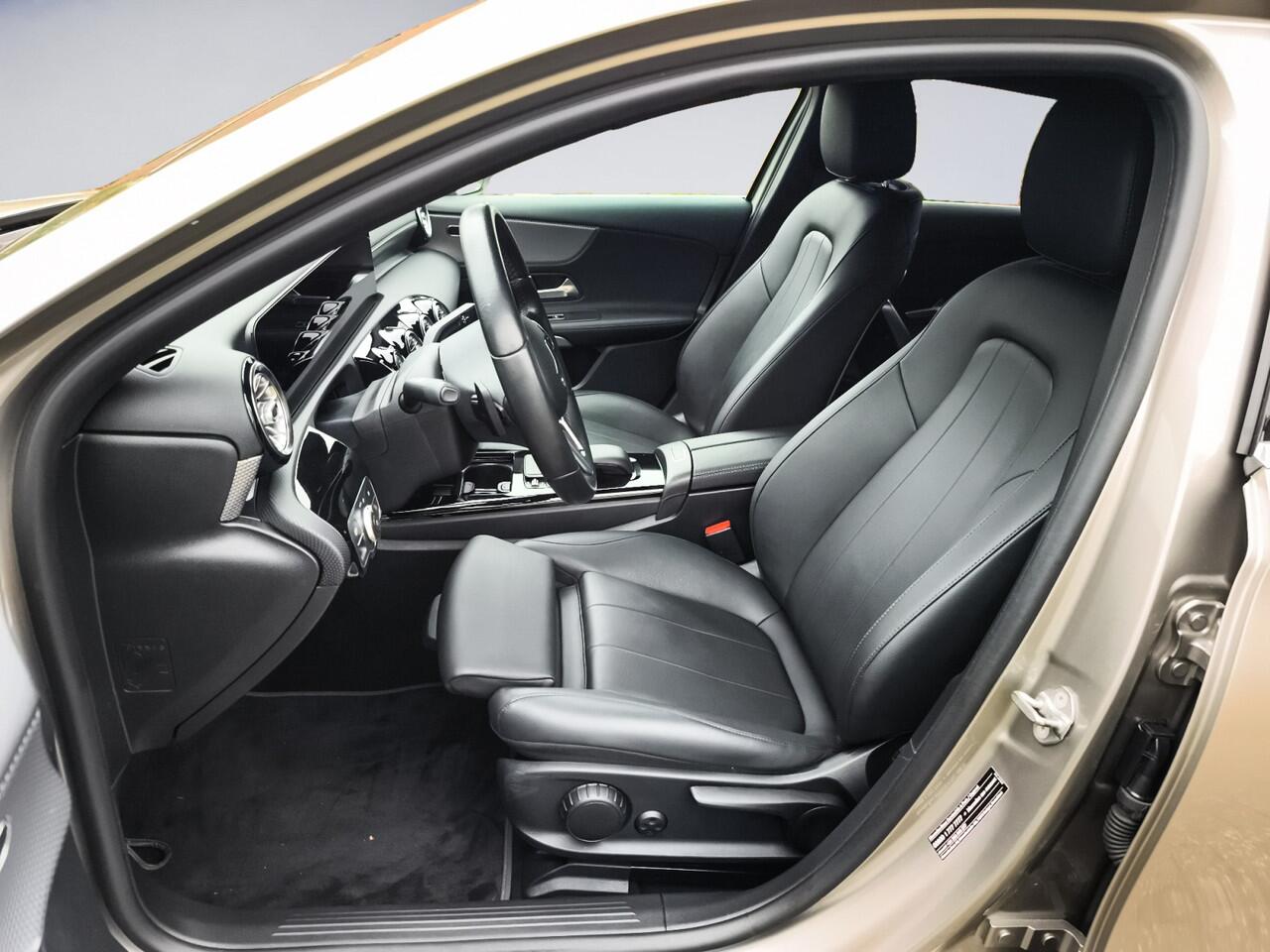 Mercedes-Benz A-KLASSE 200 Business Solution Luxury 1e-Eig. & Dealer-Onderh. BOVAG-Garantie. NL-Auto.