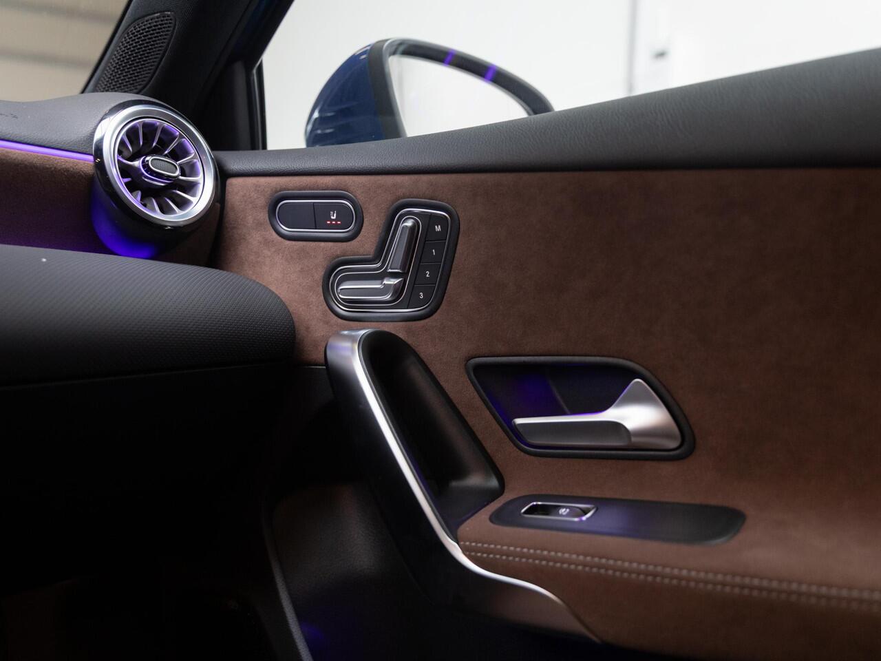 Mercedes-Benz A-KLASSE Hatchback 180 Star Edition AMG Line LIMITED Panorama dak