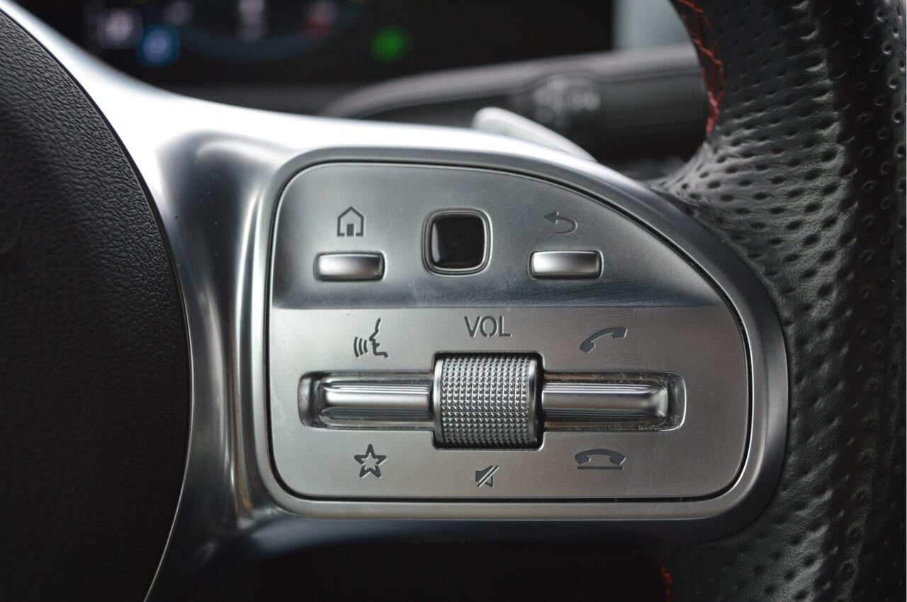 Mercedes-Benz A-KLASSE 200 Business Solution AMG NL-Auto / Clima / Sportstoelen