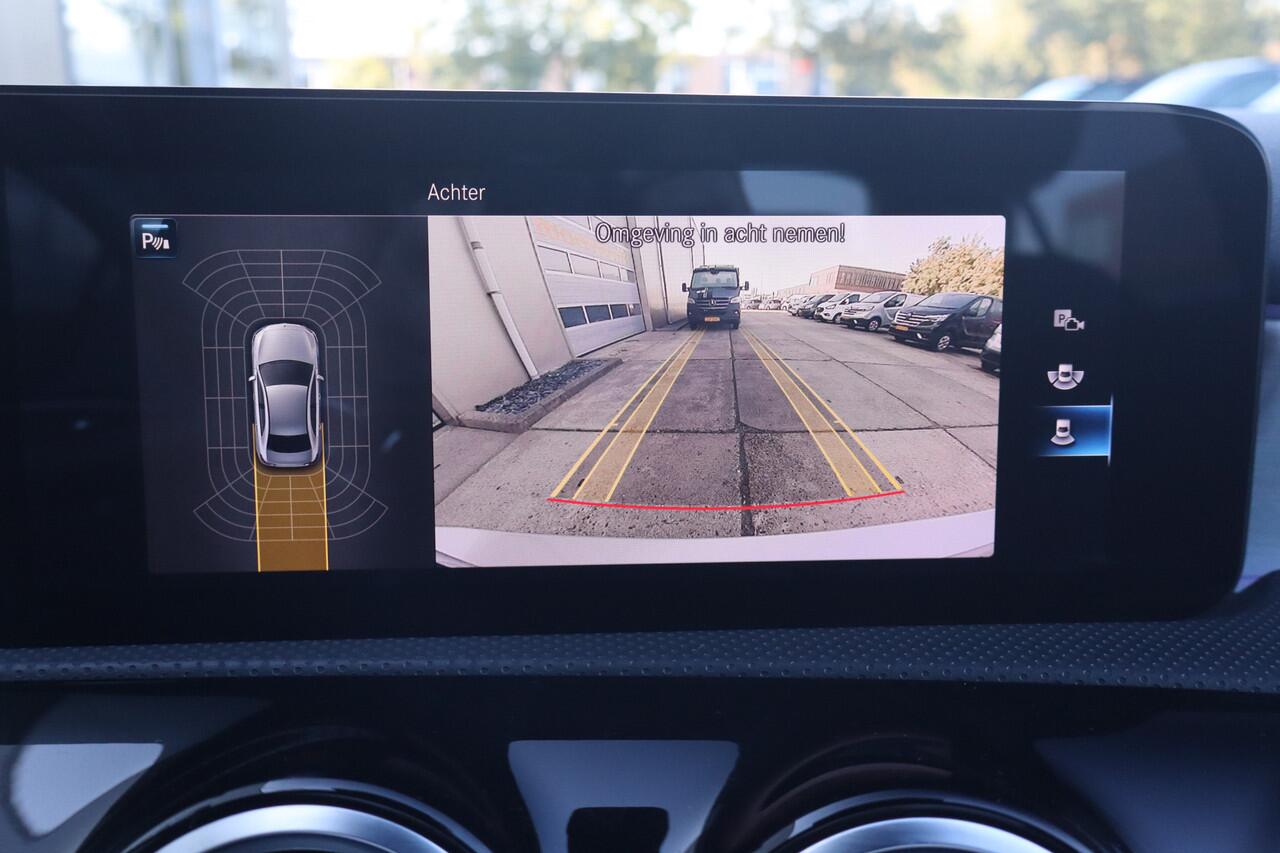 Mercedes-Benz A-KLASSE 200 Business Solution AMG NL-Auto!! Sfeerverl. I Matrix-Led I Elek.Stoelen