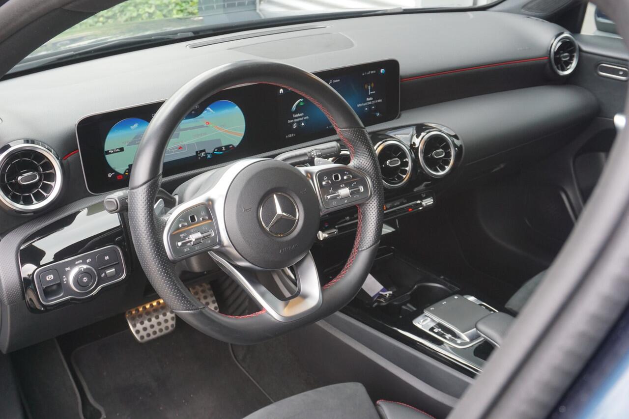 Mercedes-Benz A-KLASSE 180 Business Solution AMG | Automaat | WideScreen | Camera | Origineel NL |