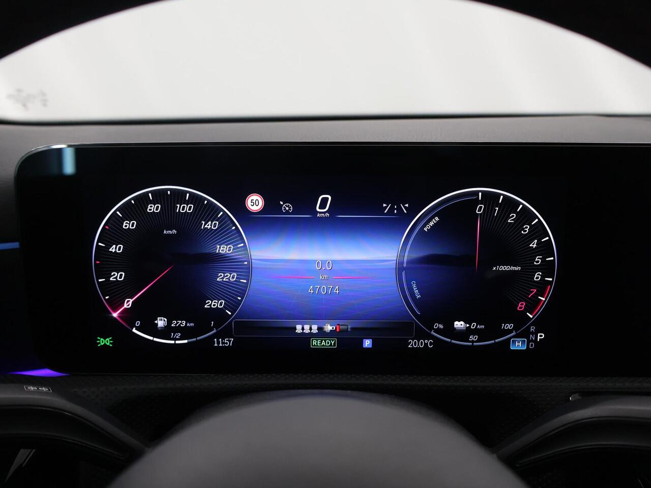 Mercedes-Benz A-KLASSE 250 e AMG Line | Achteruitrijcamera | Panoramadak | Sfeerverlichting | Stoelverwarming |