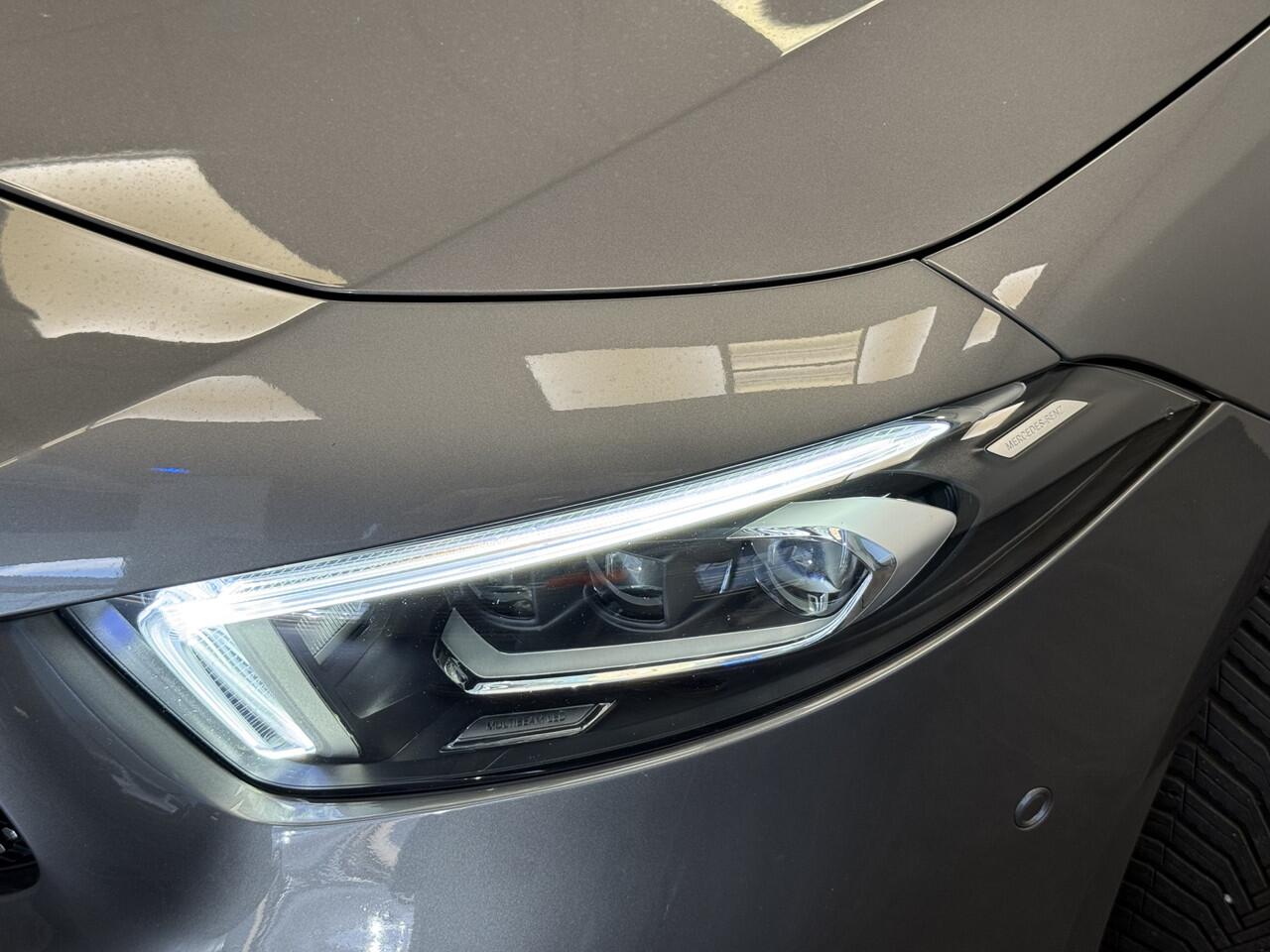 Mercedes-Benz A-KLASSE 180 Business Solution AMG Cruise/CLimate panoramadak PDC Multibeam LED NAP 24 maanden garantie mogelijk (*vraag naar de voorwaarden)