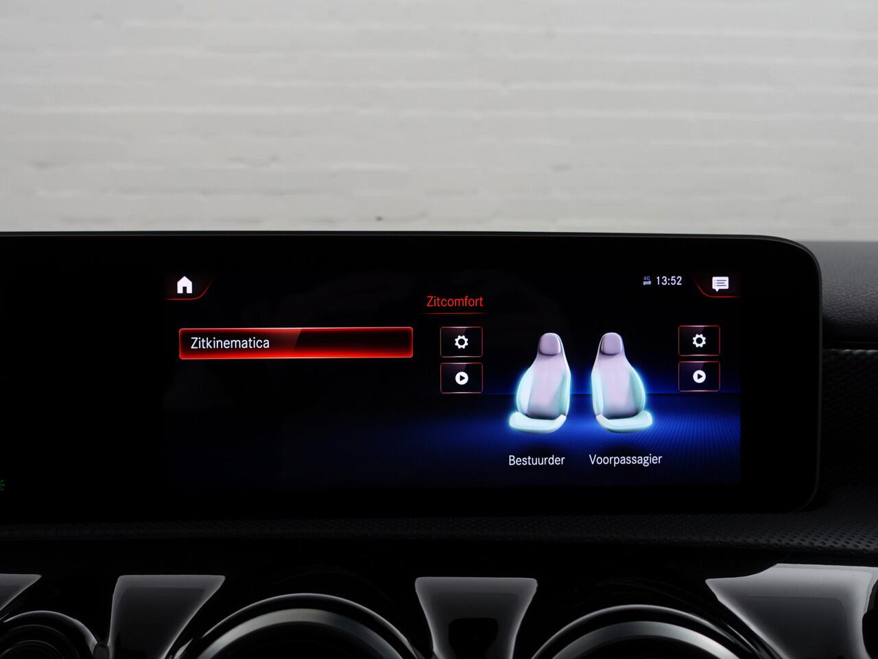 Mercedes-Benz A-KLASSE 220 AMG Prestige Plus Aut- Memory Seats, Camera, Park Assist, Leder Interieur, Xenon Led, Keyless, Zitcomfort