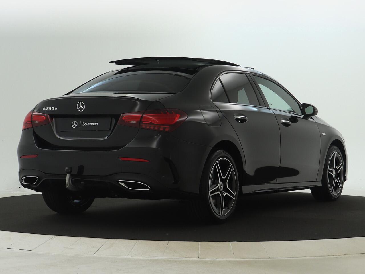 Mercedes-Benz A-KLASSE 250 e Business Solution AMG | Trekhaak | Nightpakket | parkeerpakket met achteruitrijcamera | Verwarmde stoelen vooraan | Antidiefstalpakket URBAN GUARD PLUS | KEYLESS GO-comfortpakket | Extra USB-poorten |