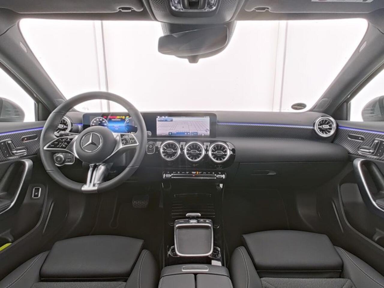 Mercedes-Benz A-KLASSE 250 e Progressive Plug-In Hybride | Panoramadak | Sfeerverlichting | Memory | Keyless Go | Stuur en Stoelverwarming. Inclusief 24 maanden Mercedes-Benz Certified garantie voor Europa.