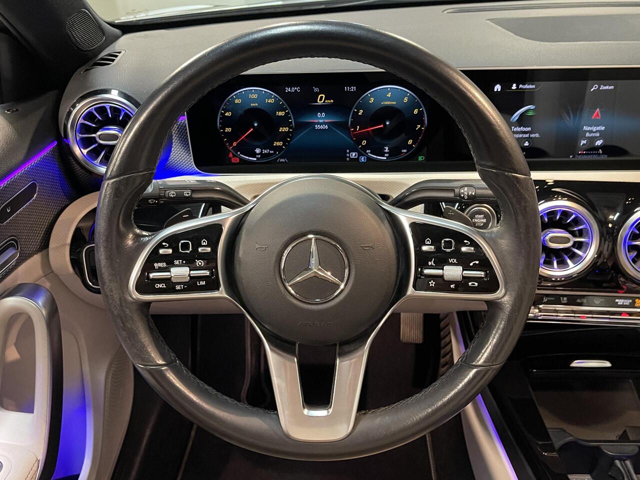 Mercedes-Benz A-KLASSE 180 Business Solution Luxury 17"/Panoramadak/Elektrische stoelen + memory/Keyless/Trekhaak/Stoelverwarming/Multibeam/Sfeerverlichting/Camera