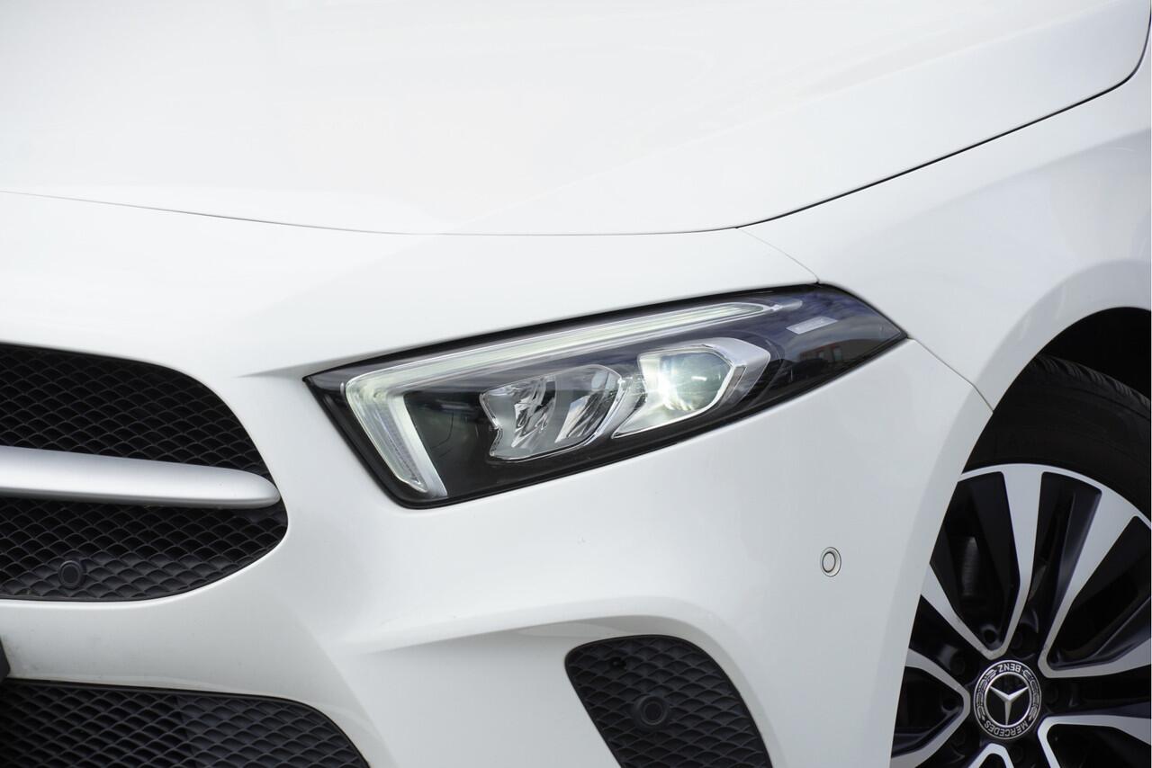 Mercedes-Benz A-KLASSE 180 Automaat! 5drs Business Solution BJ2021 Lmv 16" | Led V+A | Pdc | Navi | Elek. trekhaak | Achteruitrijcamera | Virtual cockpit | Climate control | Cruise control | Verwarmde voorstoelen | Getint glas