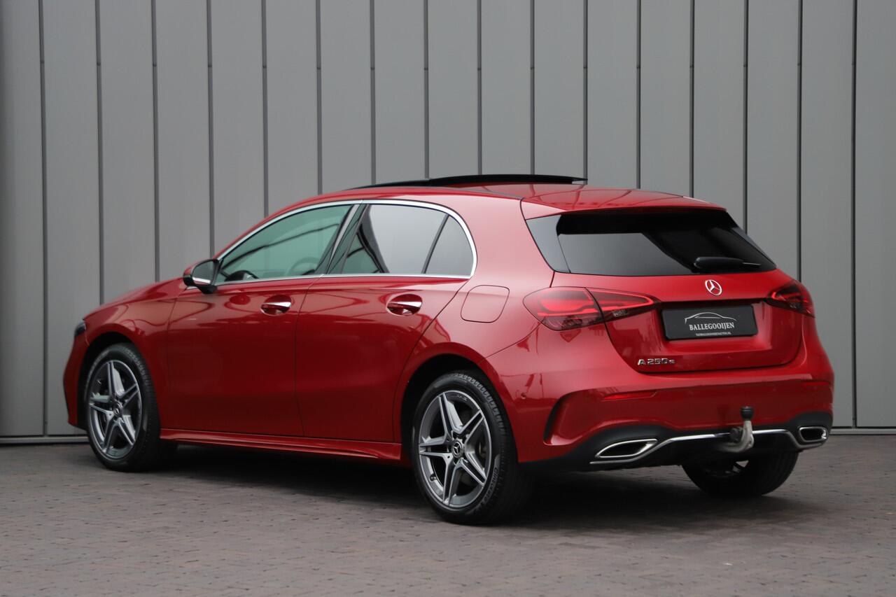 Mercedes-Benz A-KLASSE 250e AMG | 218PK | Pano | Sfeerverlichting | Burmester | Multibeam | Leder | Distronic | Stuurwielverwarming | Trekhaak | 2024.