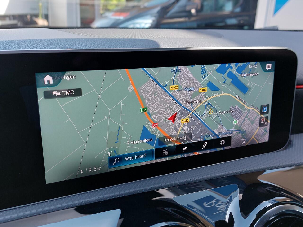 Mercedes-Benz A-KLASSE 180 136pk Automaat Business Solution AMG | Origineel NL | Navi | Apple Carplay+Android Auto | Clima | Cruise | Led Koplampen | Pdc V+A+Assist+Camera | Stoelverwarming | 18''lm