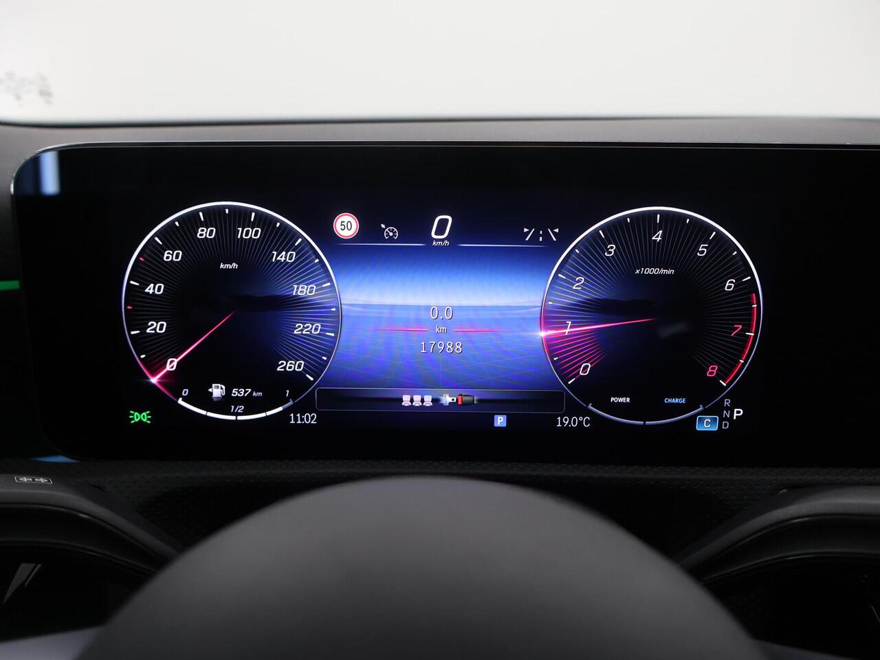 Mercedes-Benz A-KLASSE Limousine 180 Star Edition AMG Panoramadak | Night-pakket | 19" AMG velgen | Sfeerverlichting | Stoelverwarming | Multibeam led koplampen