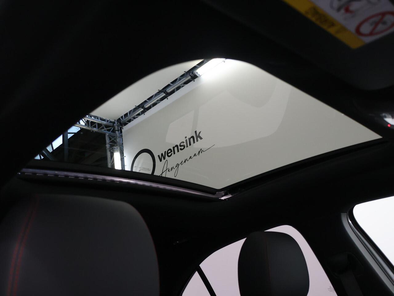 Mercedes-Benz A-KLASSE 250 e Limousine Business Solution AMG | Panoramadak | Stoelverwarming | Sfeerverlichiting | Achteruitrijcamera | Widescreen |