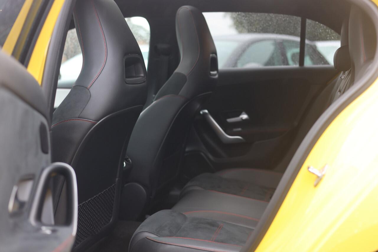 Mercedes-Benz A-KLASSE 180 AMG AUTOMAAT | PANO | CAMERA | NL AUTO