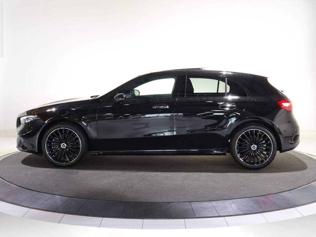 Mercedes-Benz A-KLASSE 250 e Business Solution AMG | Panoramaschuifdak | Premium Plus | 19"AMG-velgen | Head-up display | Dodehoekassistent |