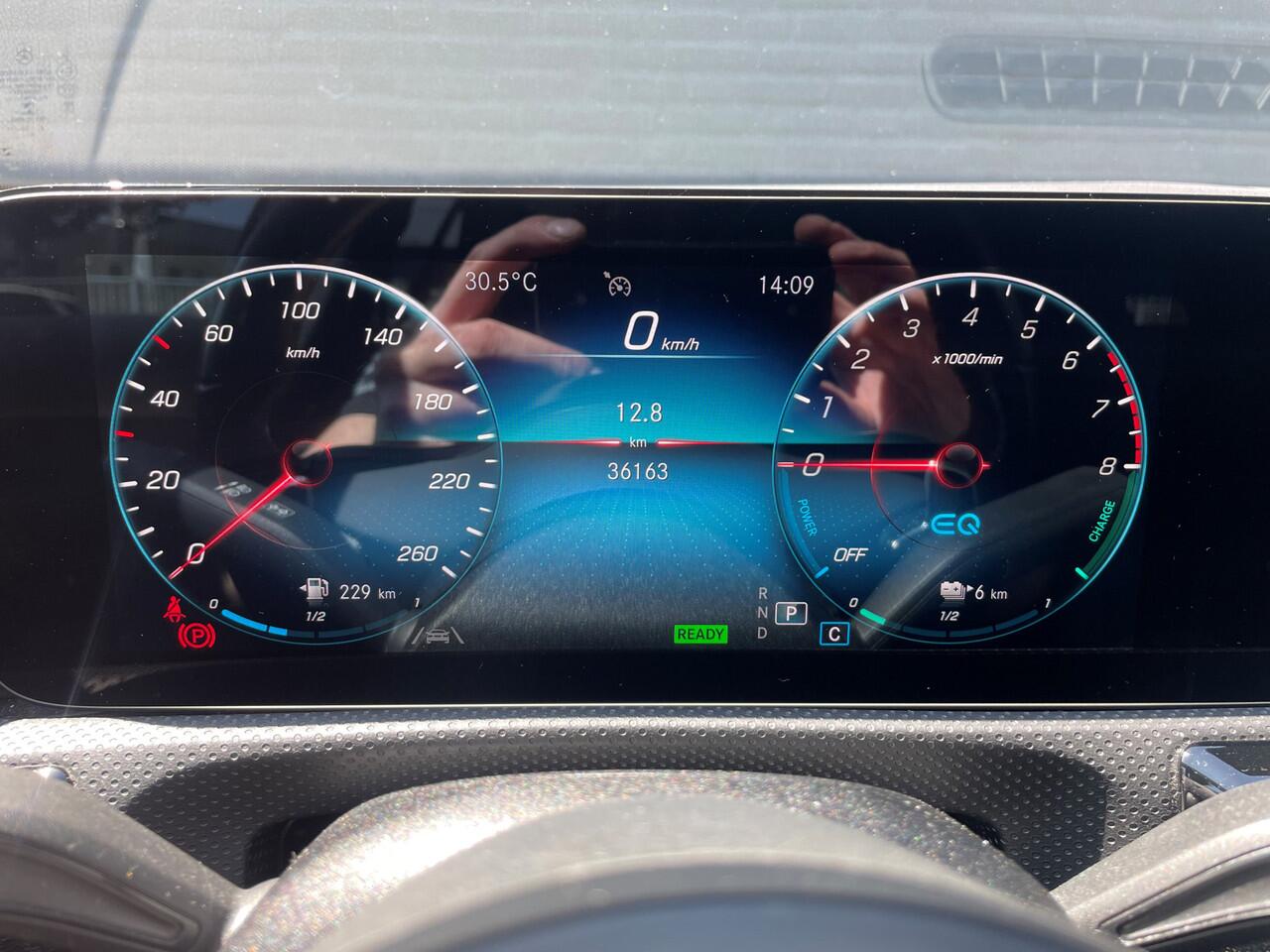 Mercedes-Benz A-KLASSE 250 e AMG-style - Trekhaak - Camera - Apple car play etc etc!