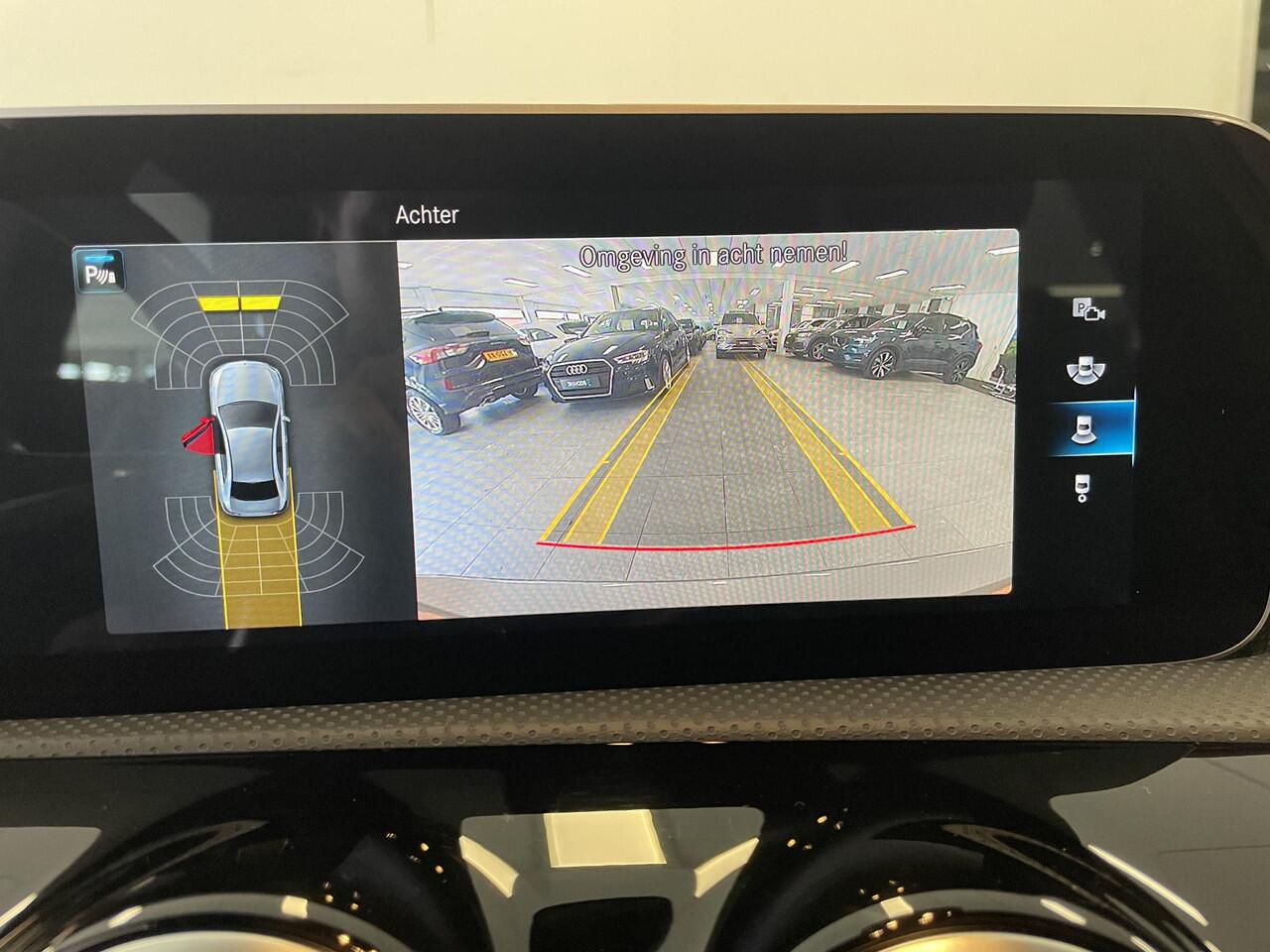 Mercedes-Benz A-KLASSE 200 AMG-Line | TREKHAAK | CAMERA | SFEERVERLICHTING | WIDESCREEN |