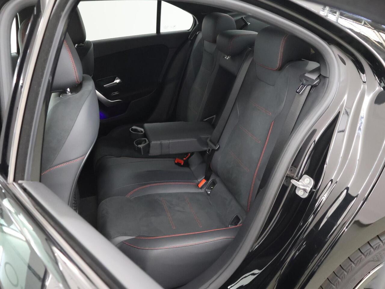 Mercedes-Benz A-KLASSE 250 e AMG Line | Night pakket | Stoelverwarming | Achteruitrijcamera | Keyless |